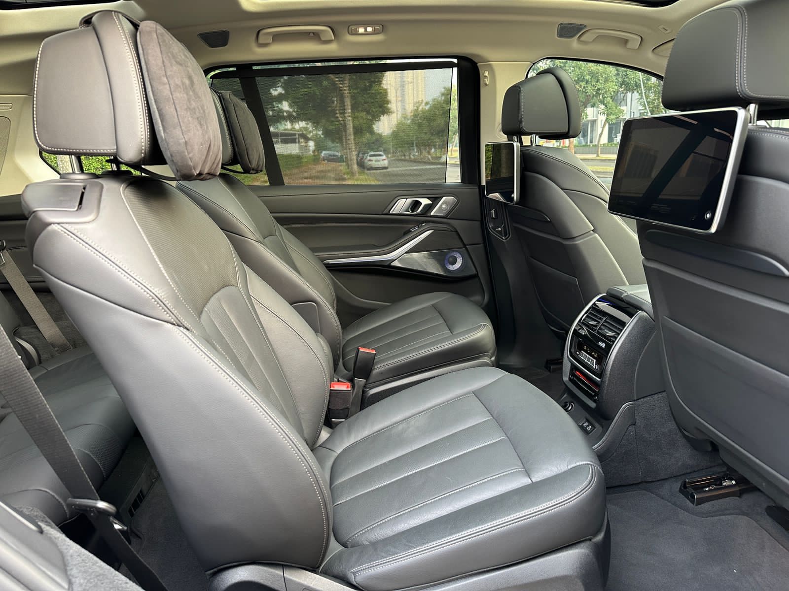 2020 BMW X7 xDrive40i Opulence 2020 BMW X7 xDrive40i Opulence