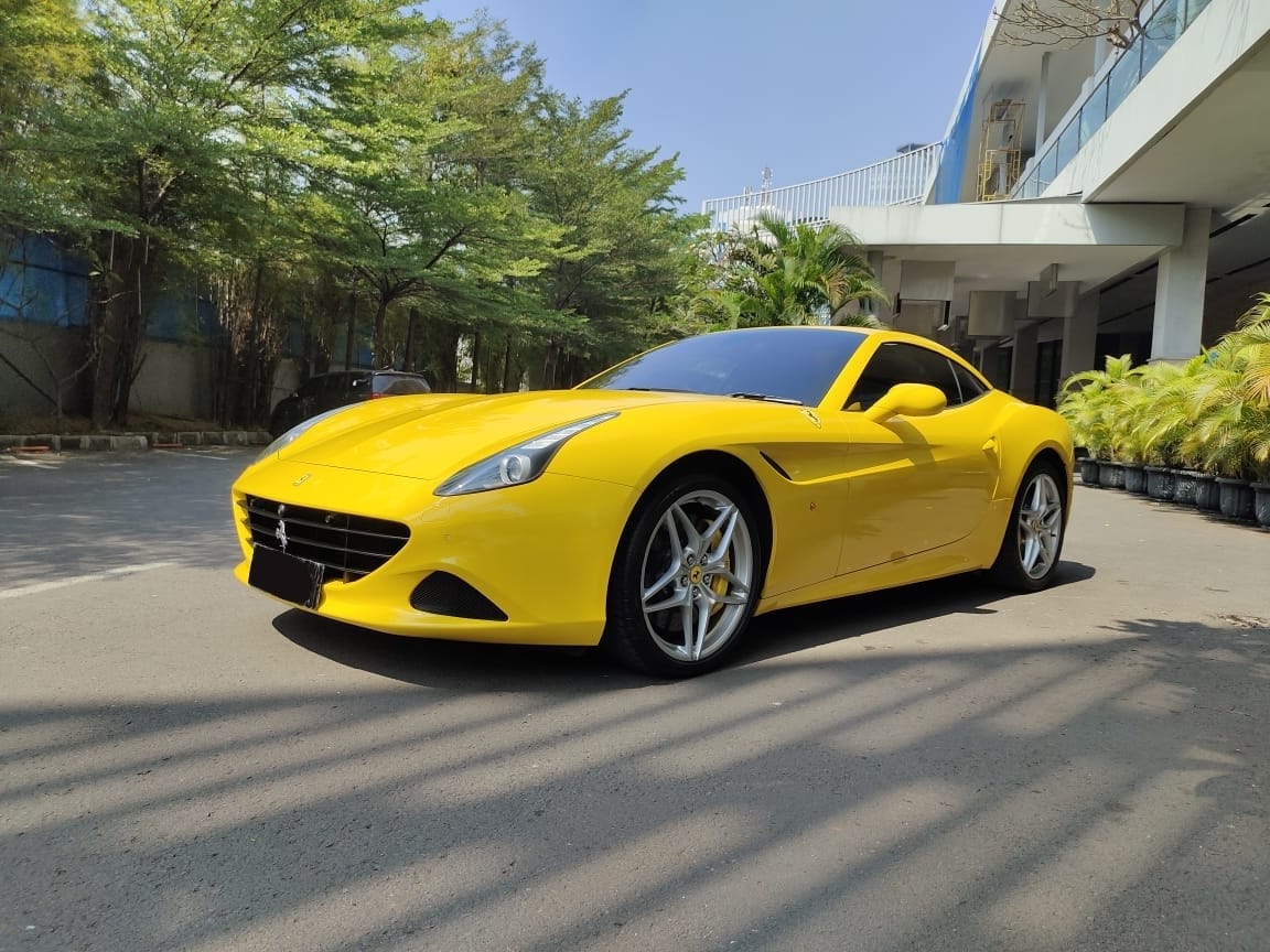 Old 2015 Ferrari California T 4.3 AT 4.3 AT