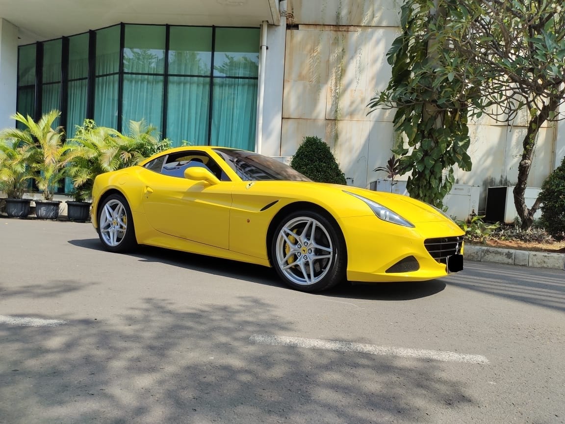 2015 Ferrari California T 4.3 AT 2015 Ferrari California T 4.3 AT