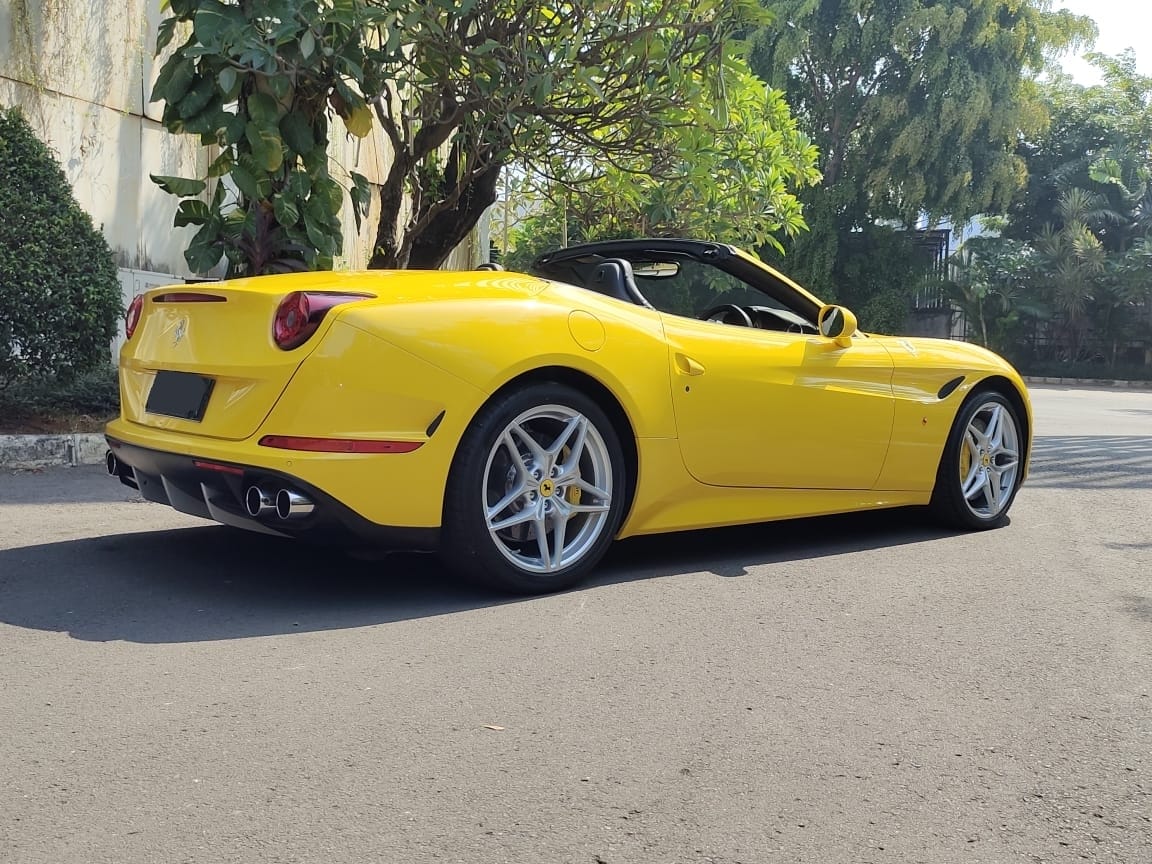 2015 Ferrari California T 4.3 AT 2015 Ferrari California T 4.3 AT