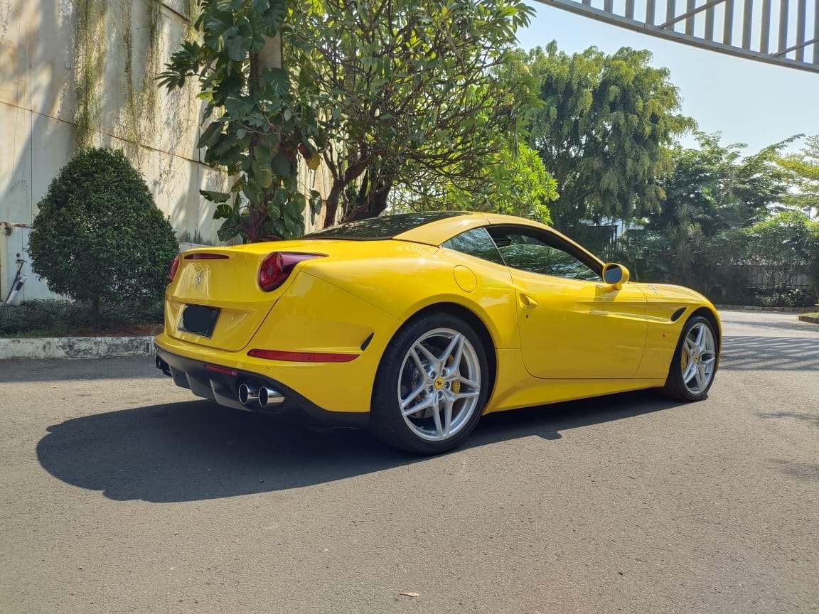 2015 Ferrari California T 4.3 AT 2015 Ferrari California T 4.3 AT