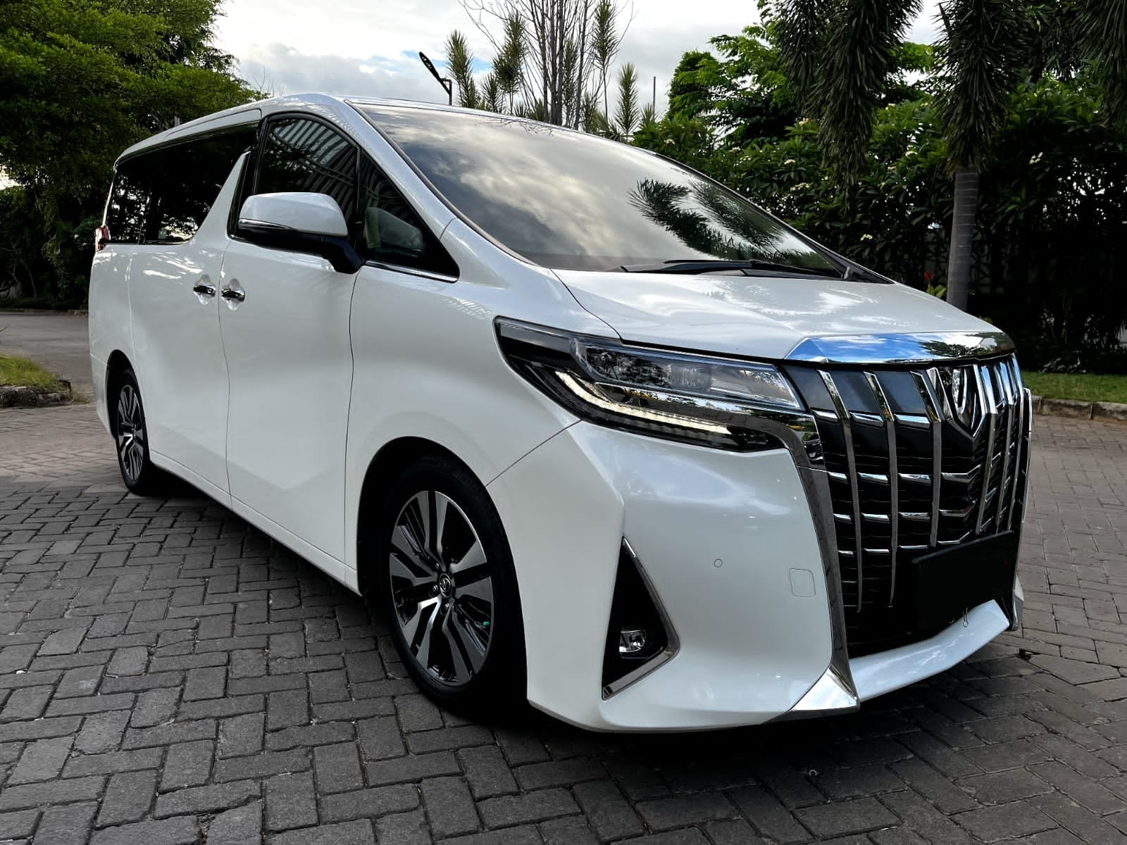 2018 Toyota Alphard  3.5 Q A/T Bekas 2018 Toyota Alphard  3.5 Q A/T Bekas