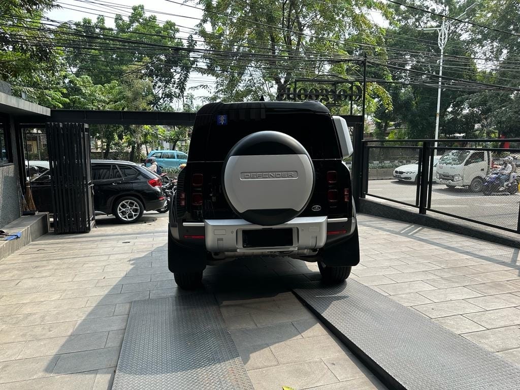 2020 Land Rover Defender 110 2.0 SE 2020 Land Rover Defender 110 2.0 SE