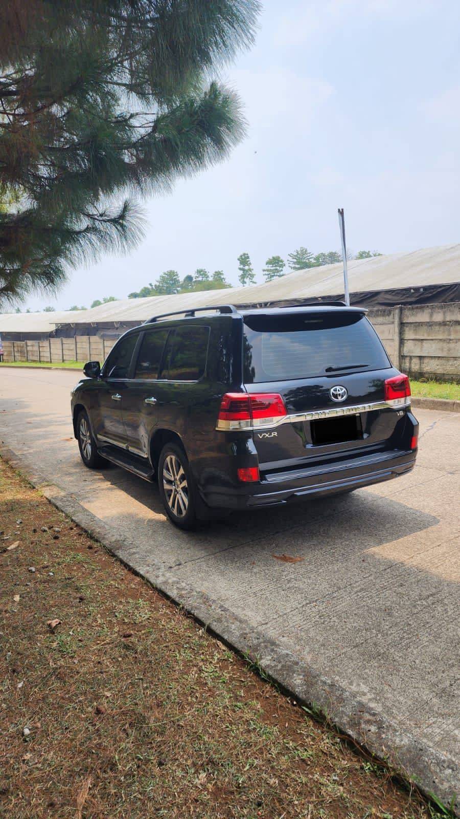 Dijual 2017 Toyota Land Cruiser VX-R VX-R Bekas