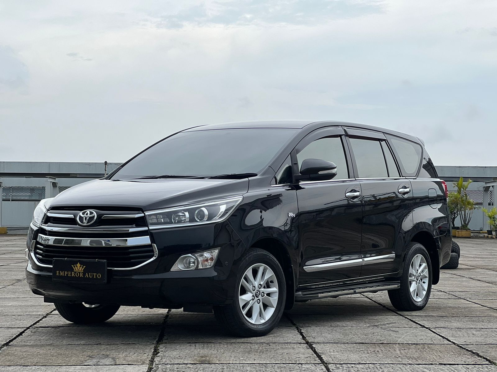 2017 Toyota Kijang Innova REBORN 2.0 Q AT REBORN 2.0 Q AT tua