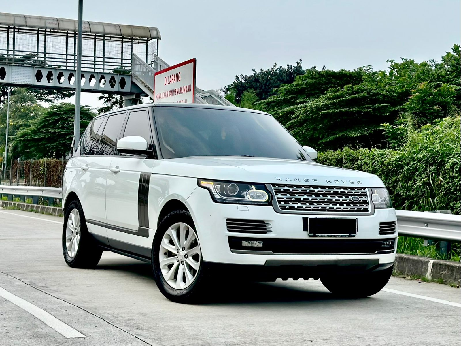 2014 Land Rover Range Rover Vogue VOGUE 4.4 AT Bekas 2014 Land Rover Range Rover Vogue VOGUE 4.4 AT Bekas