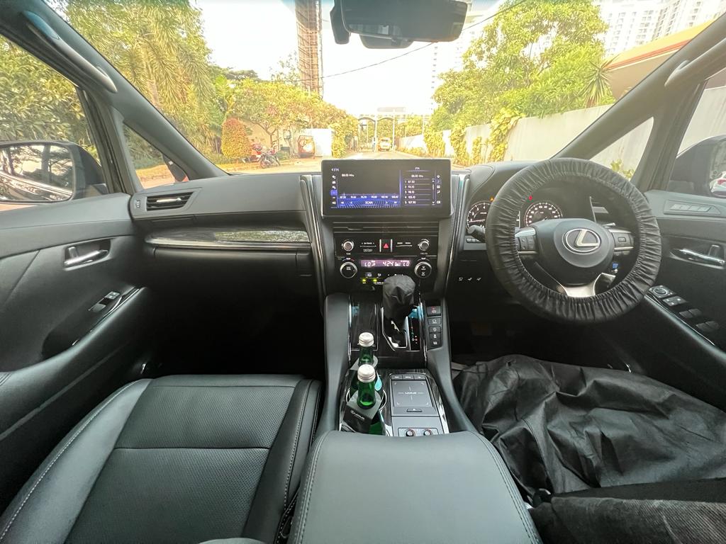 2023 Lexus LM  350 2023 Lexus LM  350