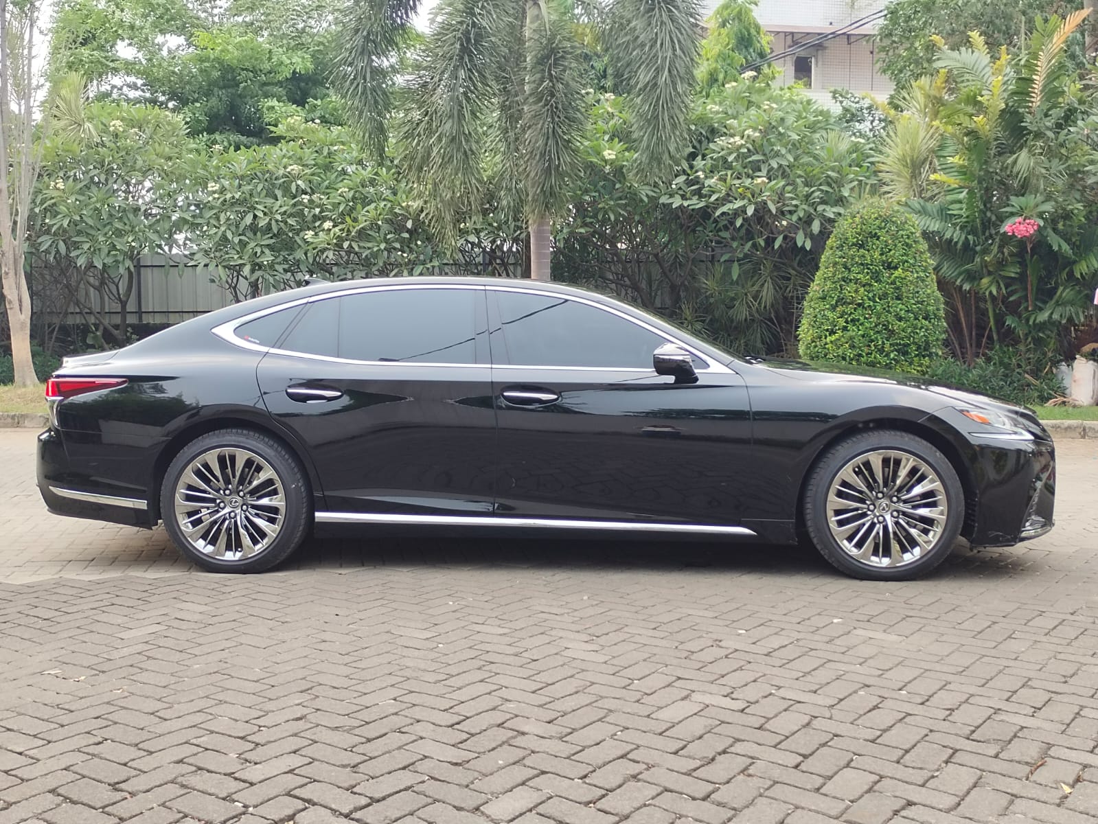 2018 Lexus LS  500 Executive 2018 Lexus LS  500 Executive