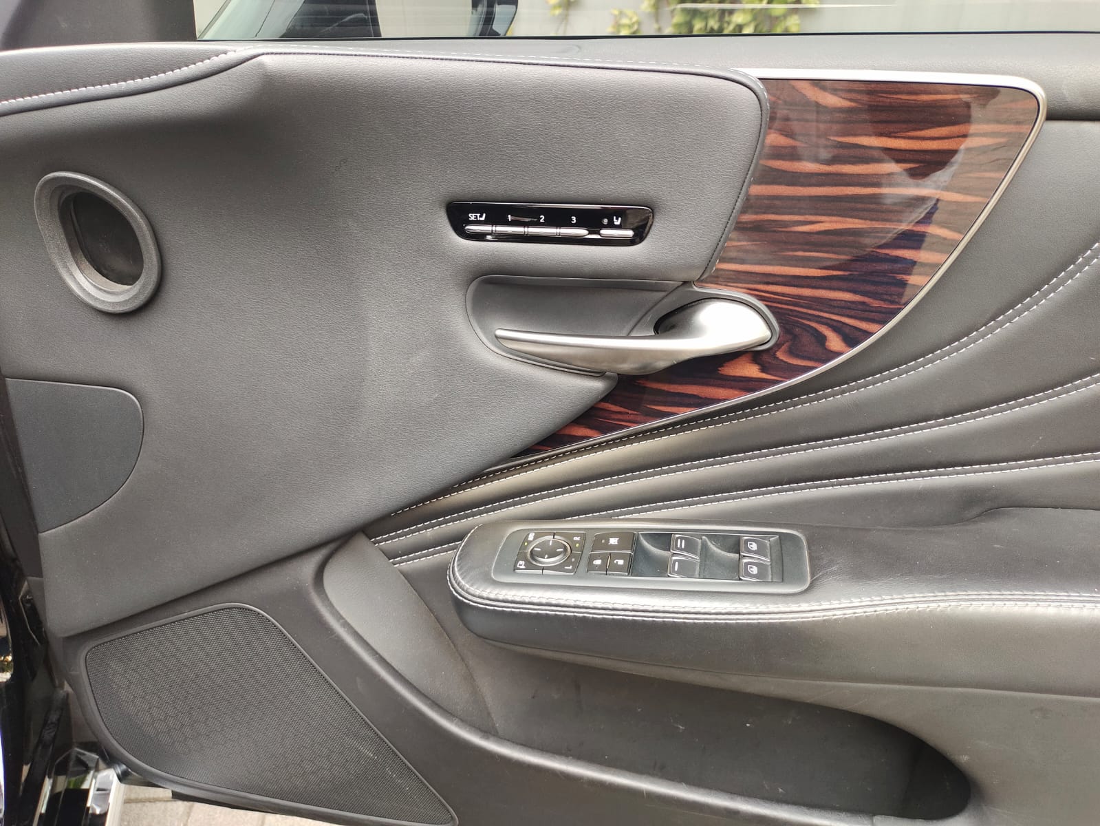 2018 Lexus LS  500 Executive 2018 Lexus LS  500 Executive