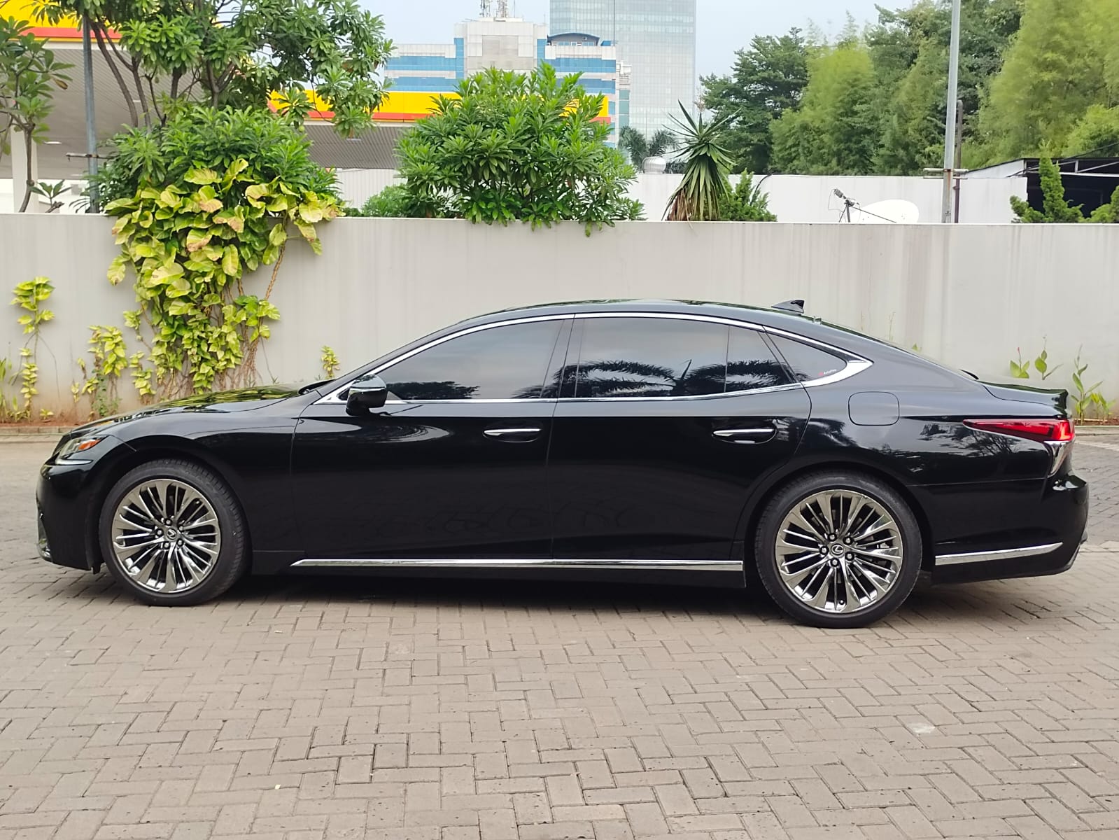 2018 Lexus LS  500 Executive 2018 Lexus LS  500 Executive