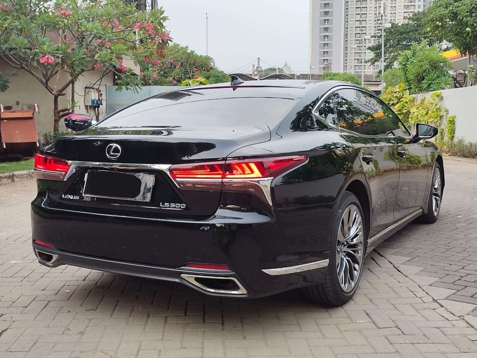 2018 Lexus LS  500 Executive 2018 Lexus LS  500 Executive