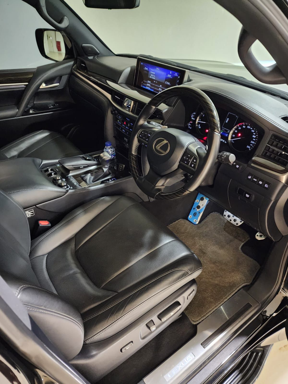 2019 Lexus LX 570 5.7 AT 2019 Lexus LX 570 5.7 AT