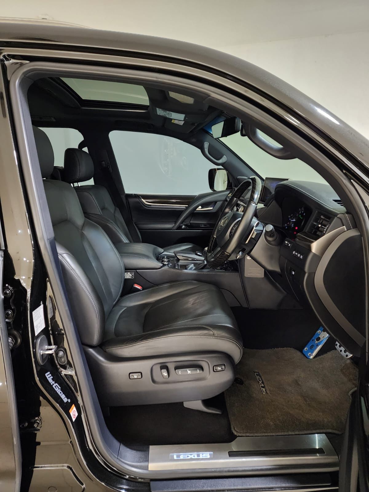 2019 Lexus LX 570 5.7 AT 2019 Lexus LX 570 5.7 AT