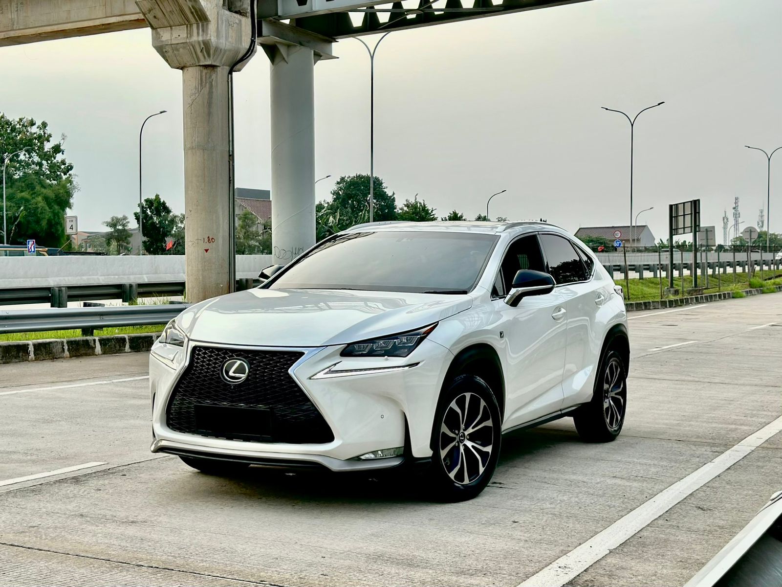 2016 Lexus NX 200 F-SPORT AT Bekas 2016 Lexus NX 200 F-SPORT AT Bekas