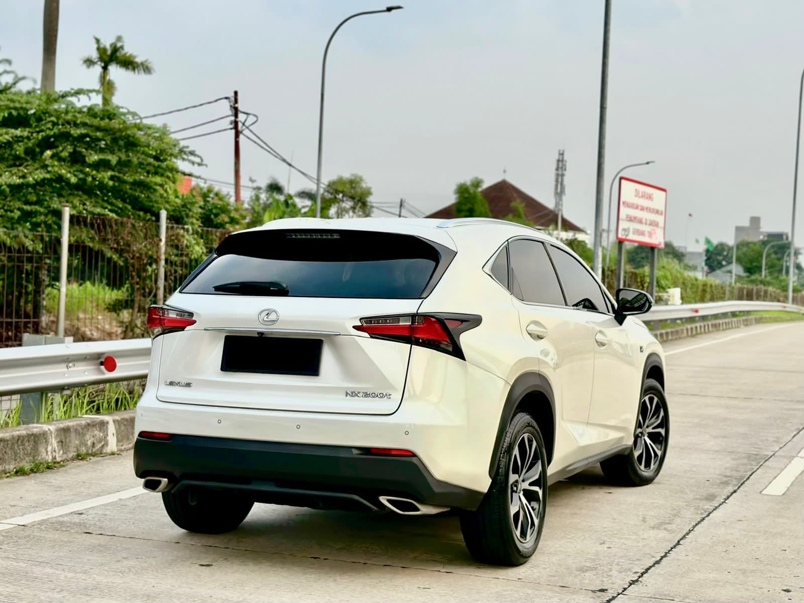 2016 Lexus NX 200 F-SPORT AT 2016 Lexus NX 200 F-SPORT AT