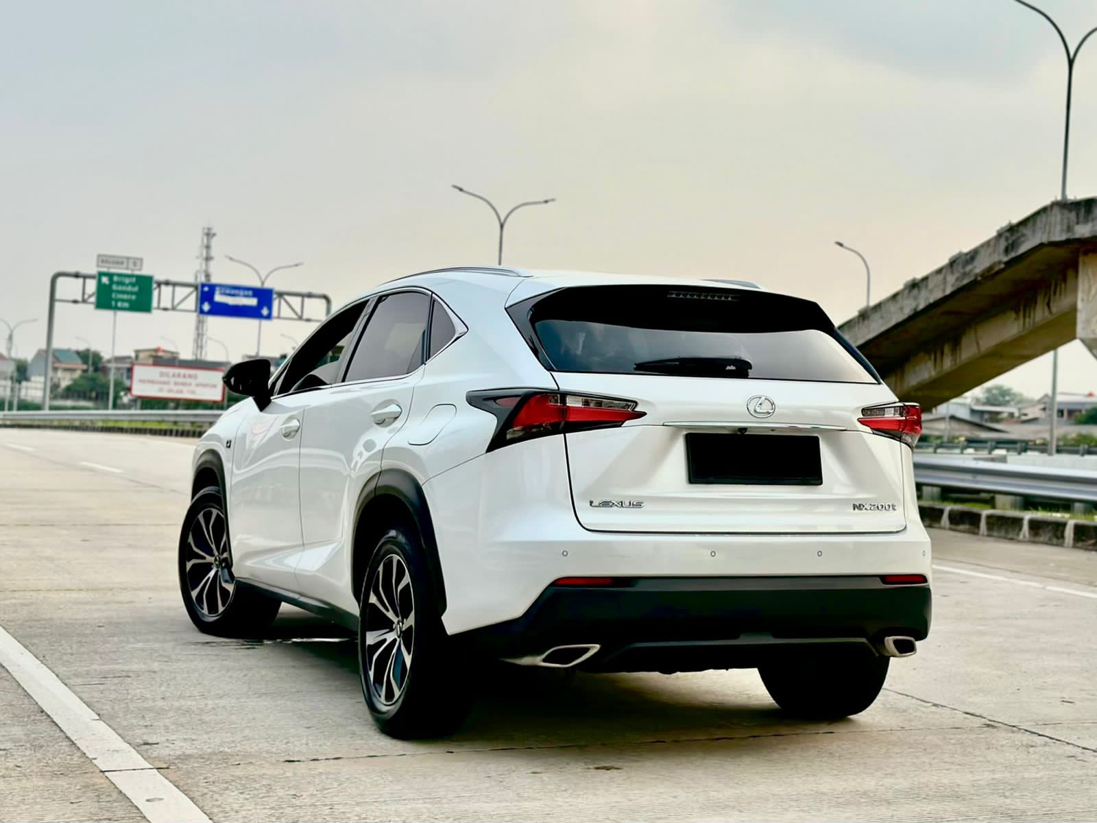 2016 Lexus NX 200 F-SPORT AT 2016 Lexus NX 200 F-SPORT AT