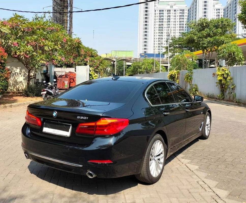 Dijual 2018 BMW 5 Series Sedan 530i Luxury 530i Luxury Bekas
