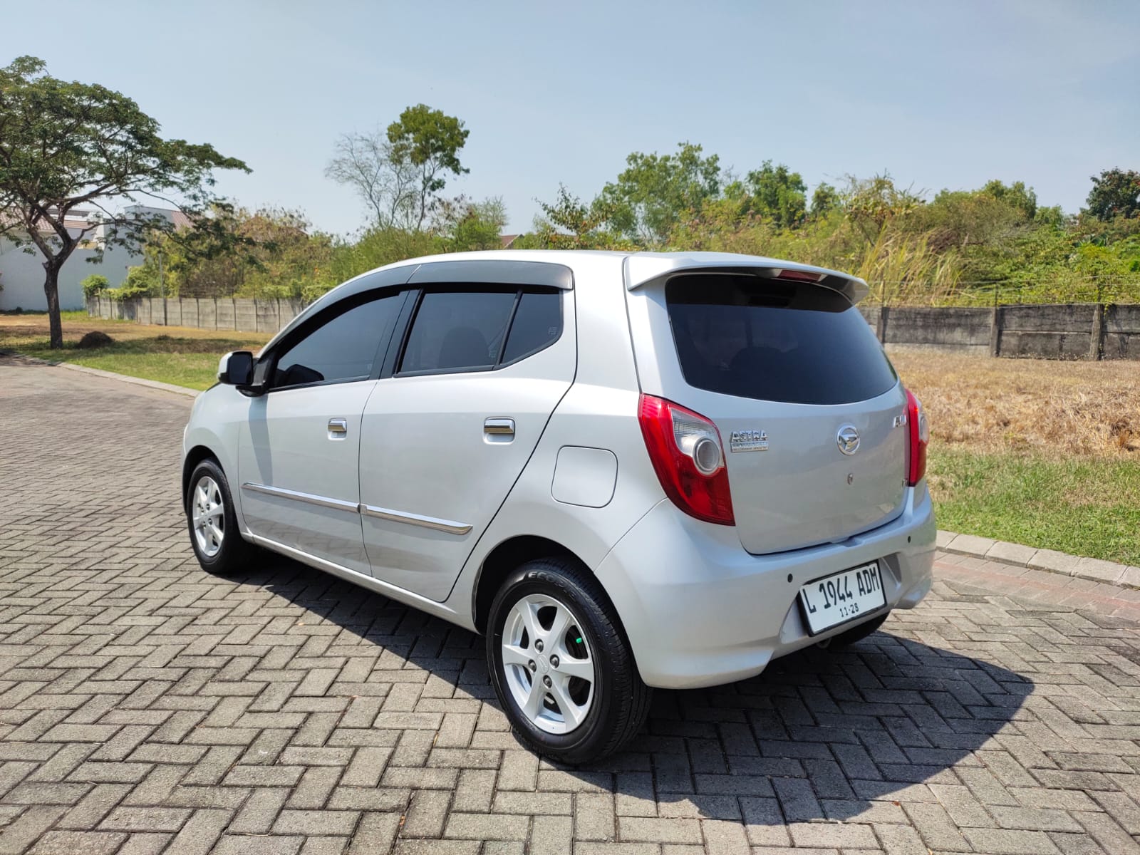 2013 Daihatsu Ayla  2013 Daihatsu Ayla