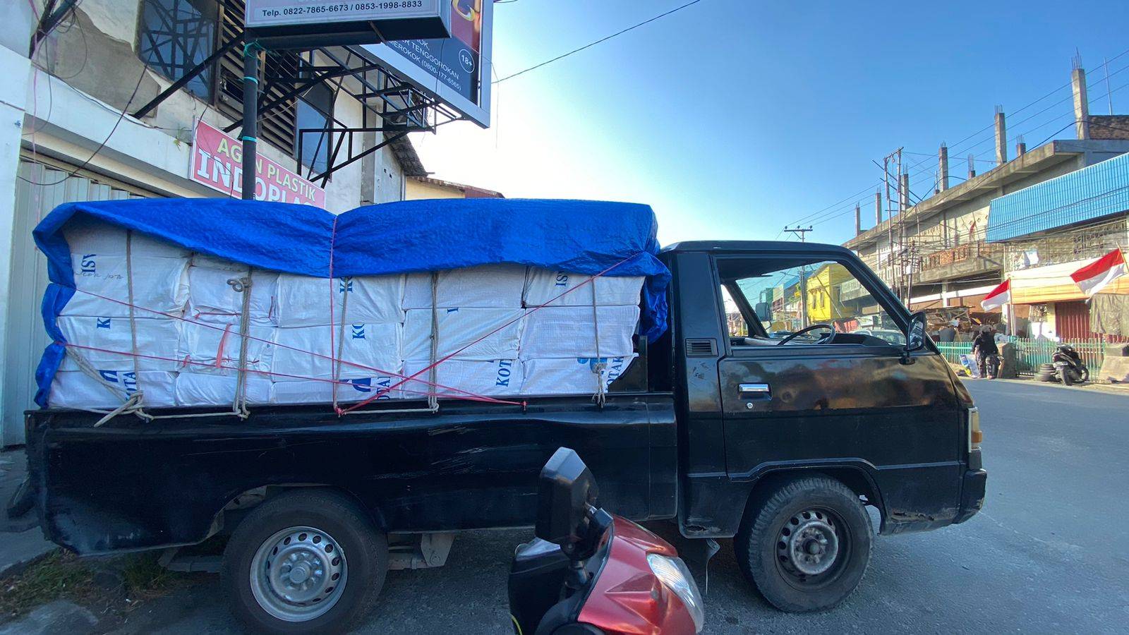 2015 Mitsubishi L300 2015 Mitsubishi L300