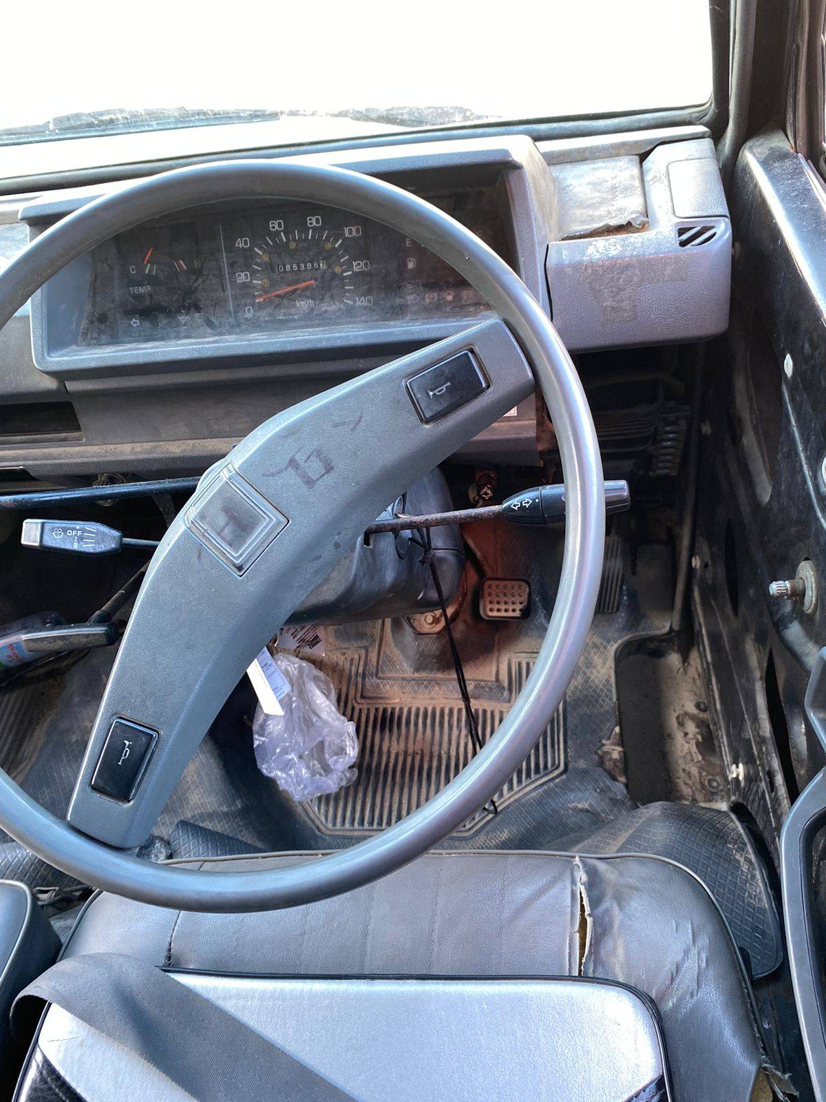 2015 Mitsubishi L300 2015 Mitsubishi L300