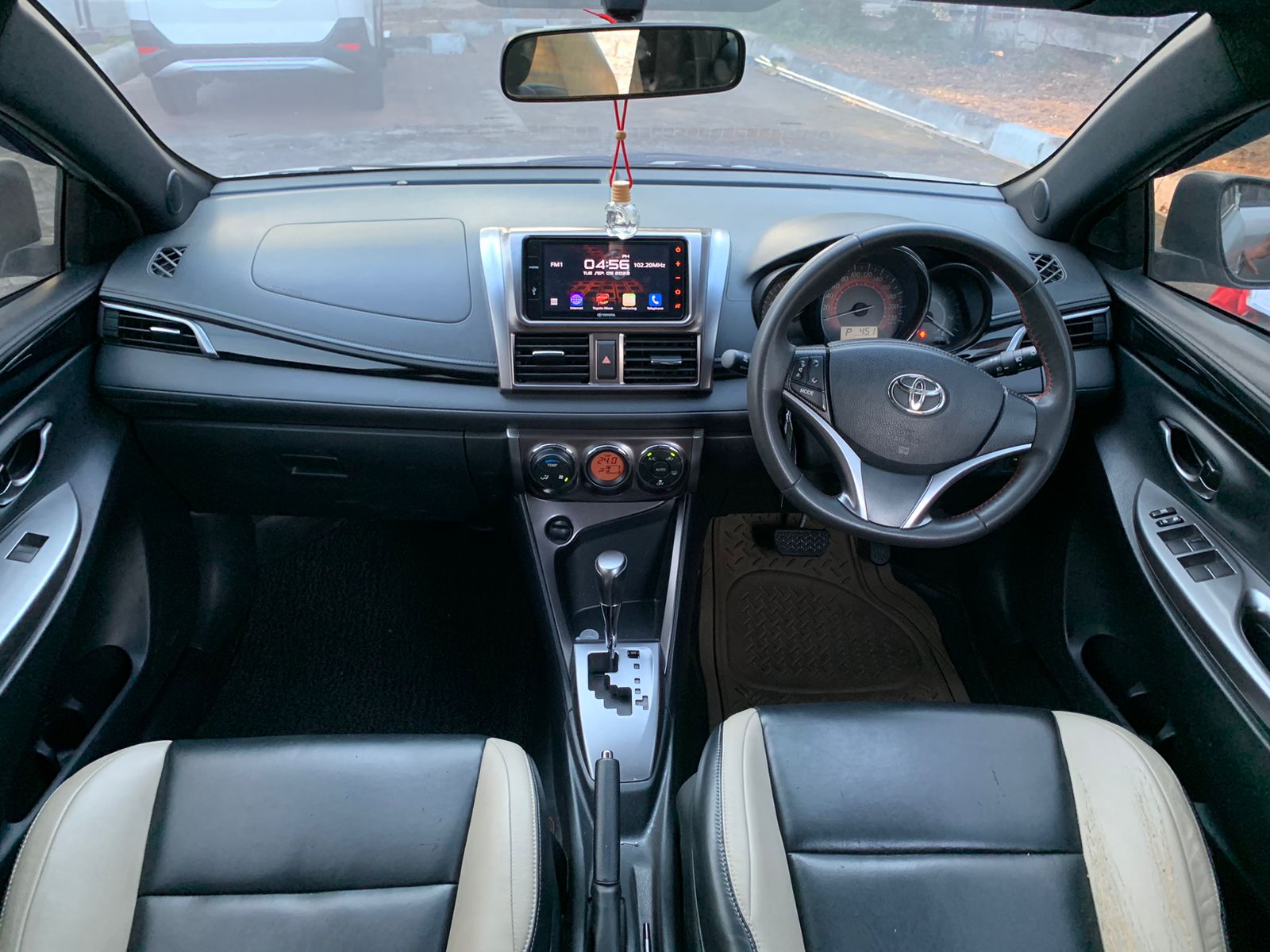 2016 Toyota Yaris Heykers 2016 Toyota Yaris Heykers