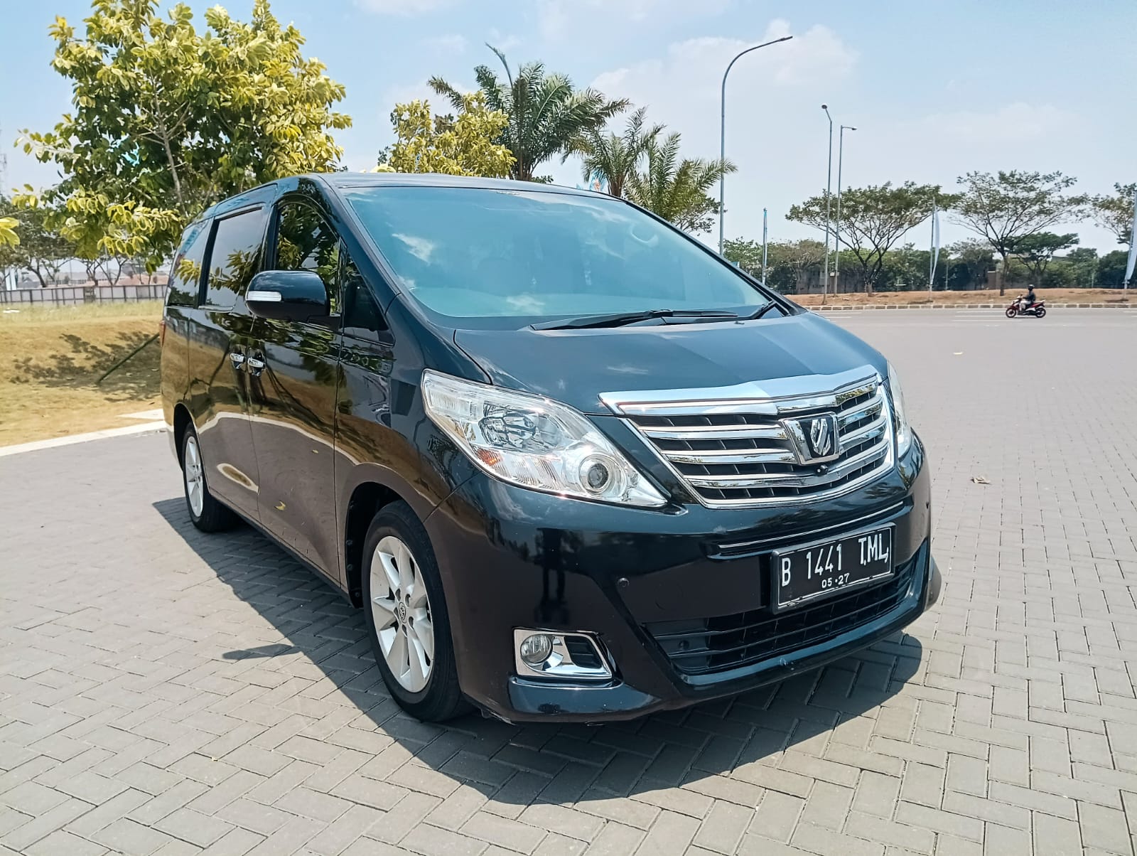 Second Hand 2014 Toyota Alphard Second Hand 2014 Toyota Alphard