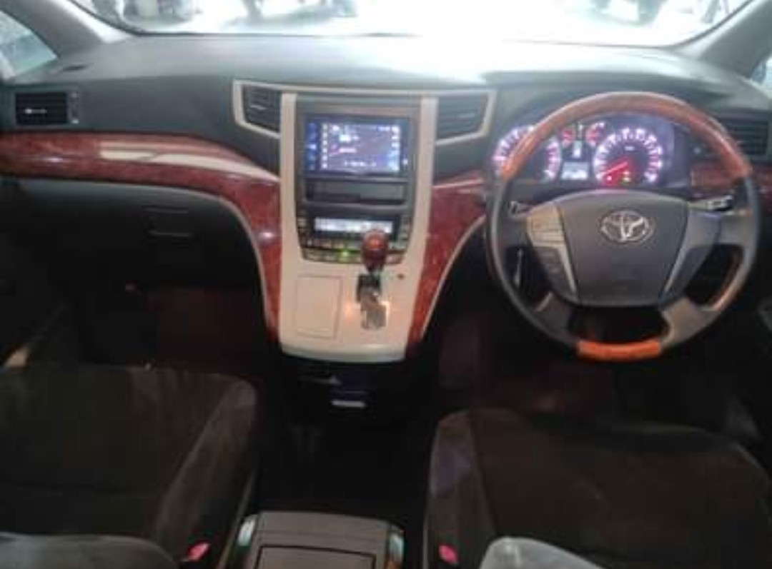 2011 Toyota Vellfire 2011 Toyota Vellfire