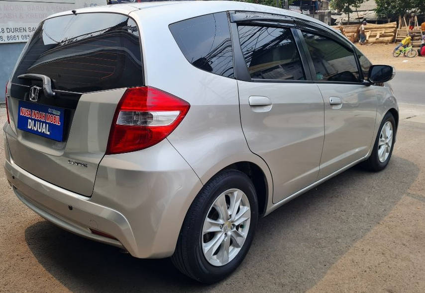 2013 Honda Jazz  1.5L S AT 1.5L S AT tua