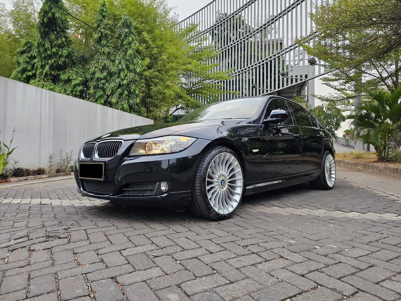 2010 BMW 3 Series Gran Turismo 325i E90 AT STEPTRONIC Bekas 2010 BMW 3 Series Gran Turismo 325i E90 AT STEPTRONIC Bekas