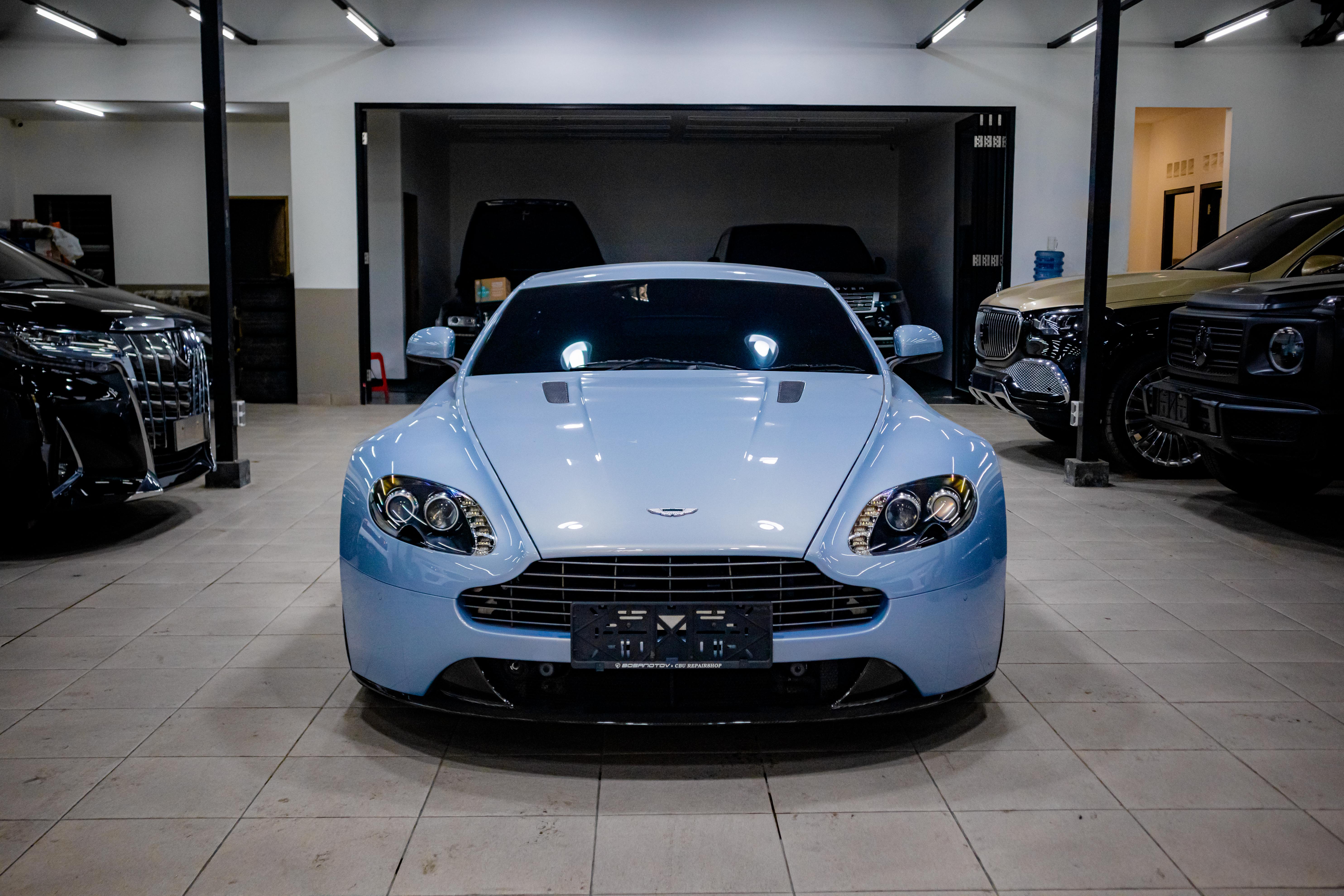 2011 Aston Martin Vantage Coupe AT 2011 Aston Martin Vantage Coupe AT