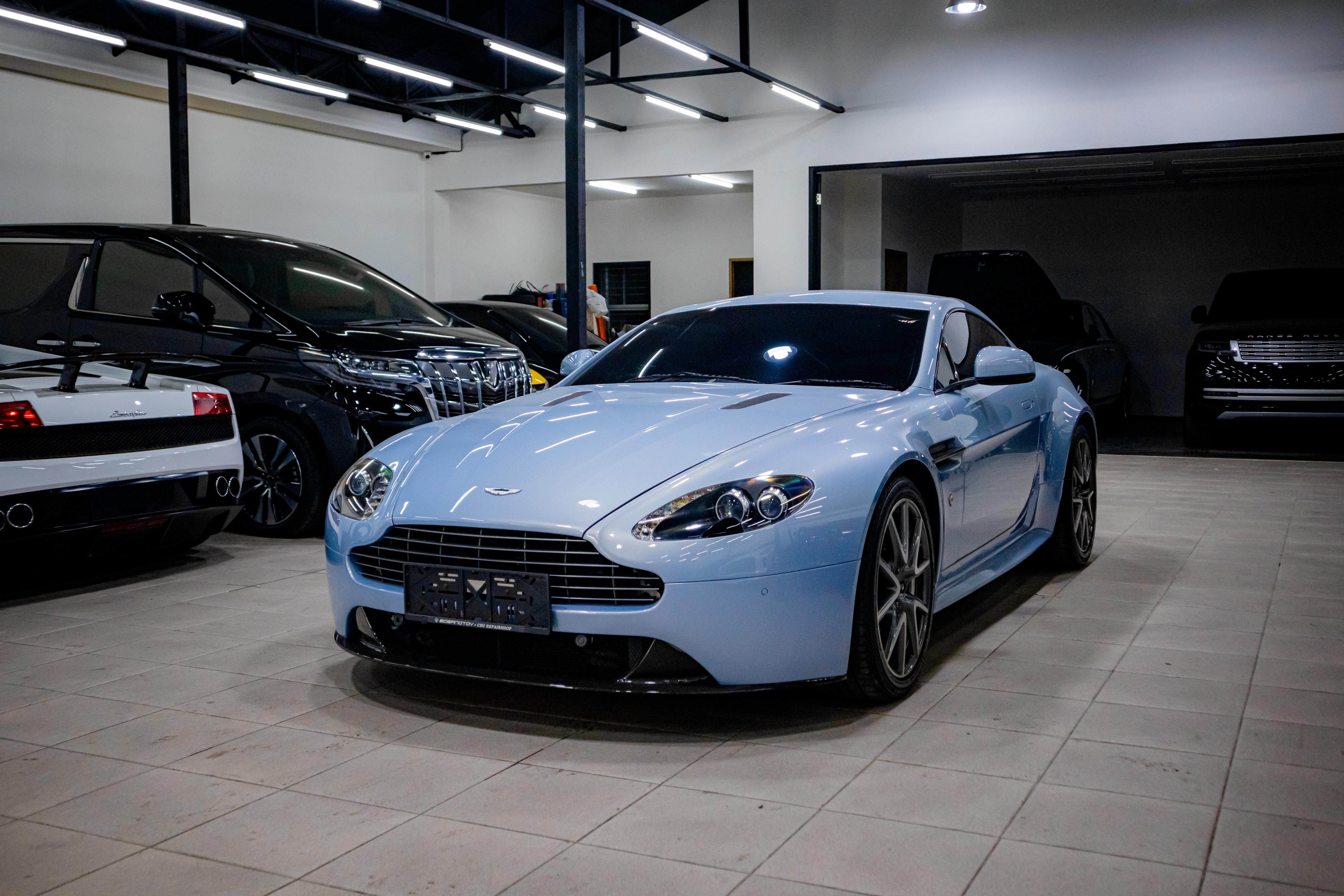 2011 Aston Martin Vantage Coupe AT 2011 Aston Martin Vantage Coupe AT