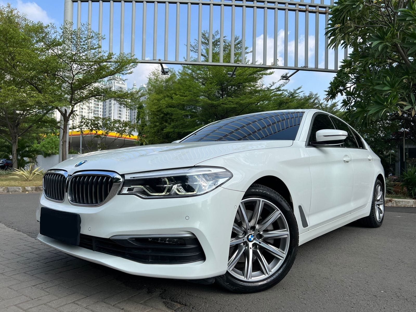 2020 BMW 5 Series Sedan  520i Luxury