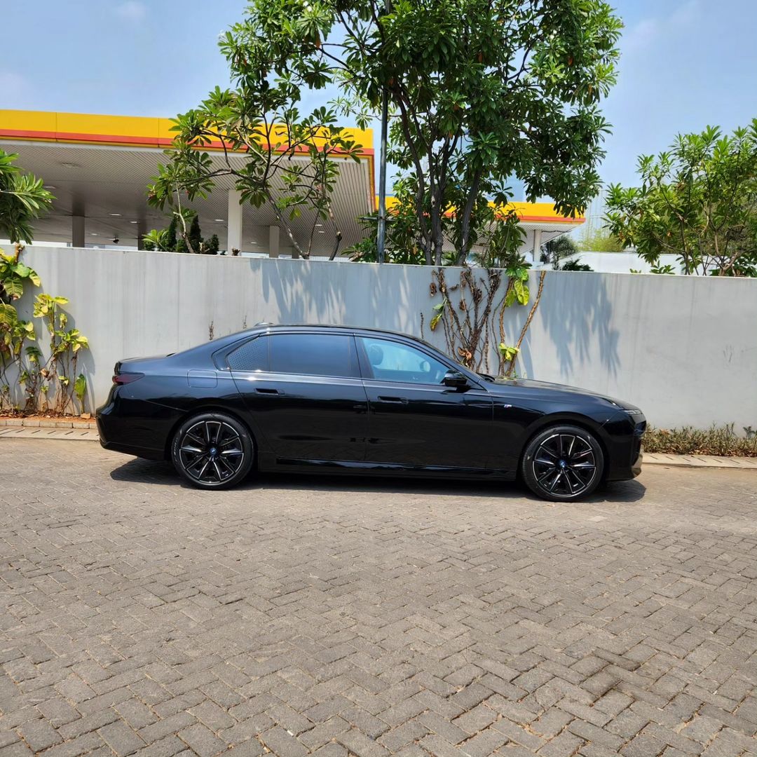 2023 BMW i7 xDrive60 Gran Lusso 2023 BMW i7 xDrive60 Gran Lusso