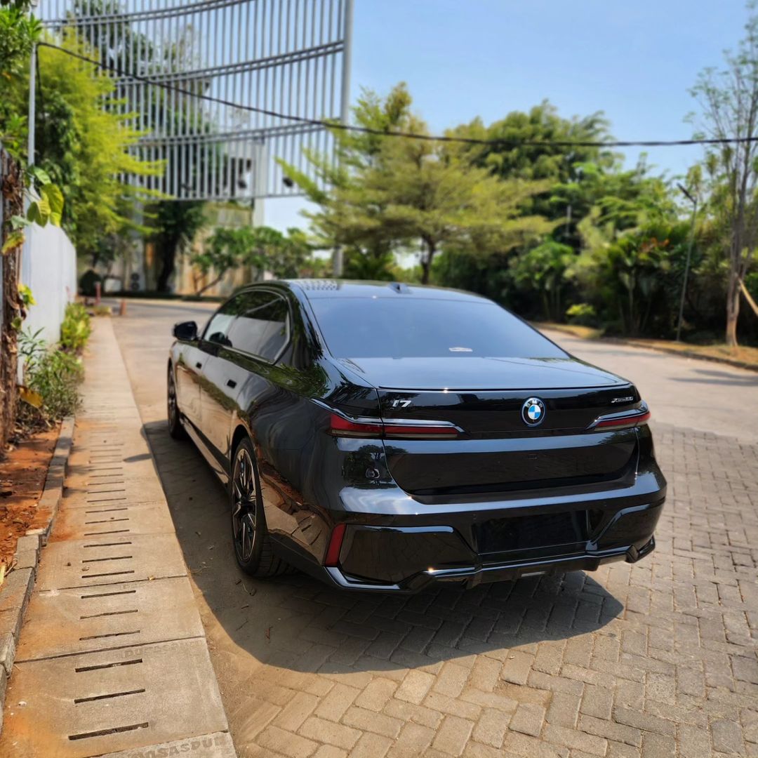 2023 BMW i7 xDrive60 Gran Lusso 2023 BMW i7 xDrive60 Gran Lusso