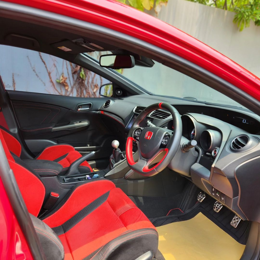 2015 Honda Civic Type R 6-Speed MT 2015 Honda Civic Type R 6-Speed MT