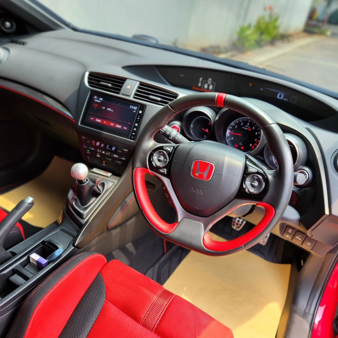 2015 Honda Civic Type R 6-Speed MT 2015 Honda Civic Type R 6-Speed MT