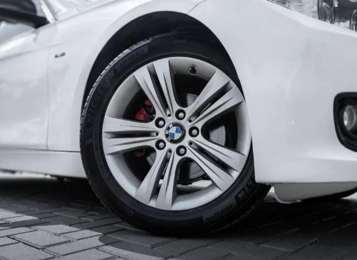 Dijual 2015 BMW 3 Series Sedan  320i F30 SPORT 320i F30 SPORT Bekas