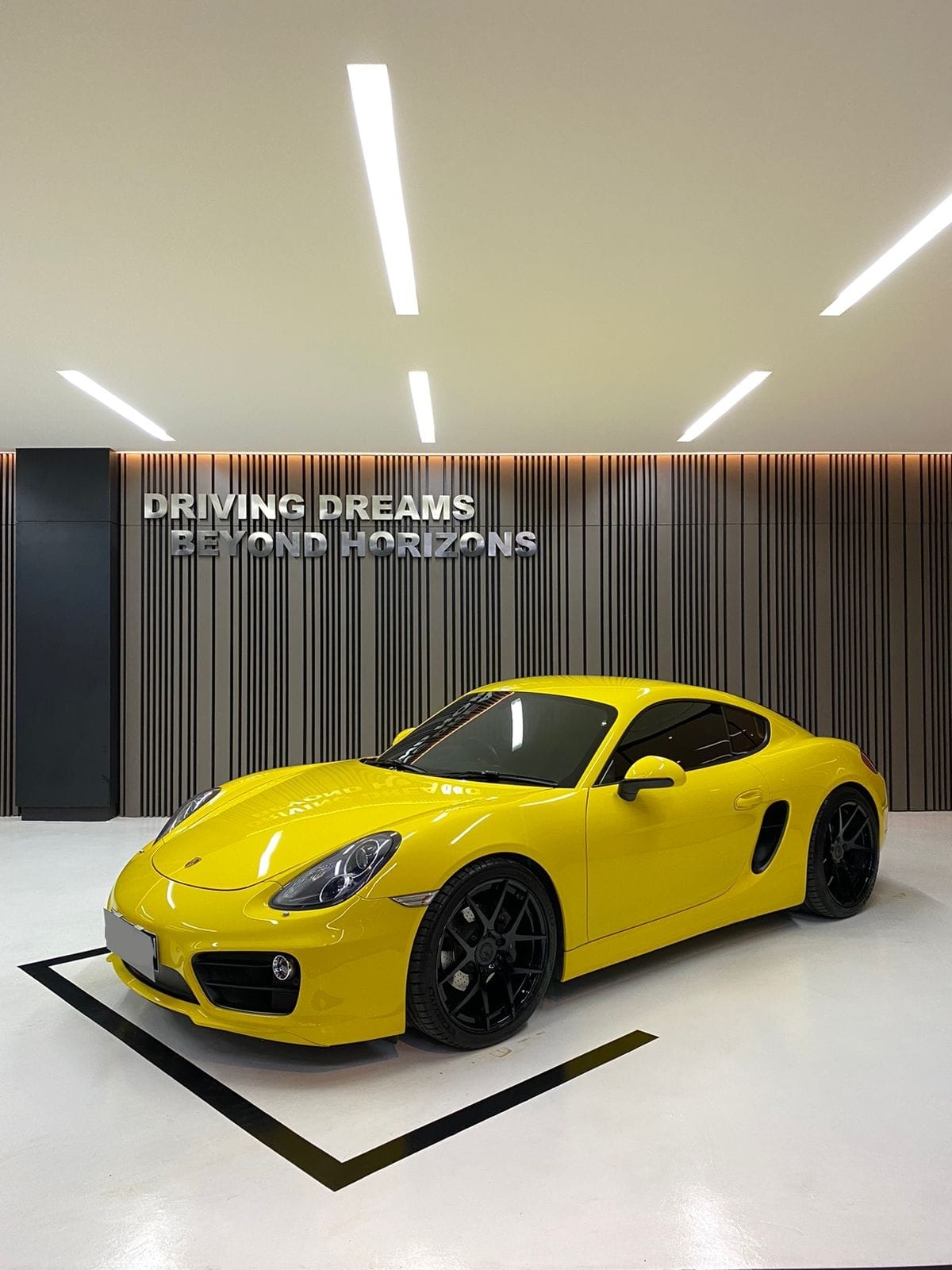 Second Hand 2015 Porsche Cayman 2.7 Coupe Second Hand 2015 Porsche Cayman 2.7 Coupe