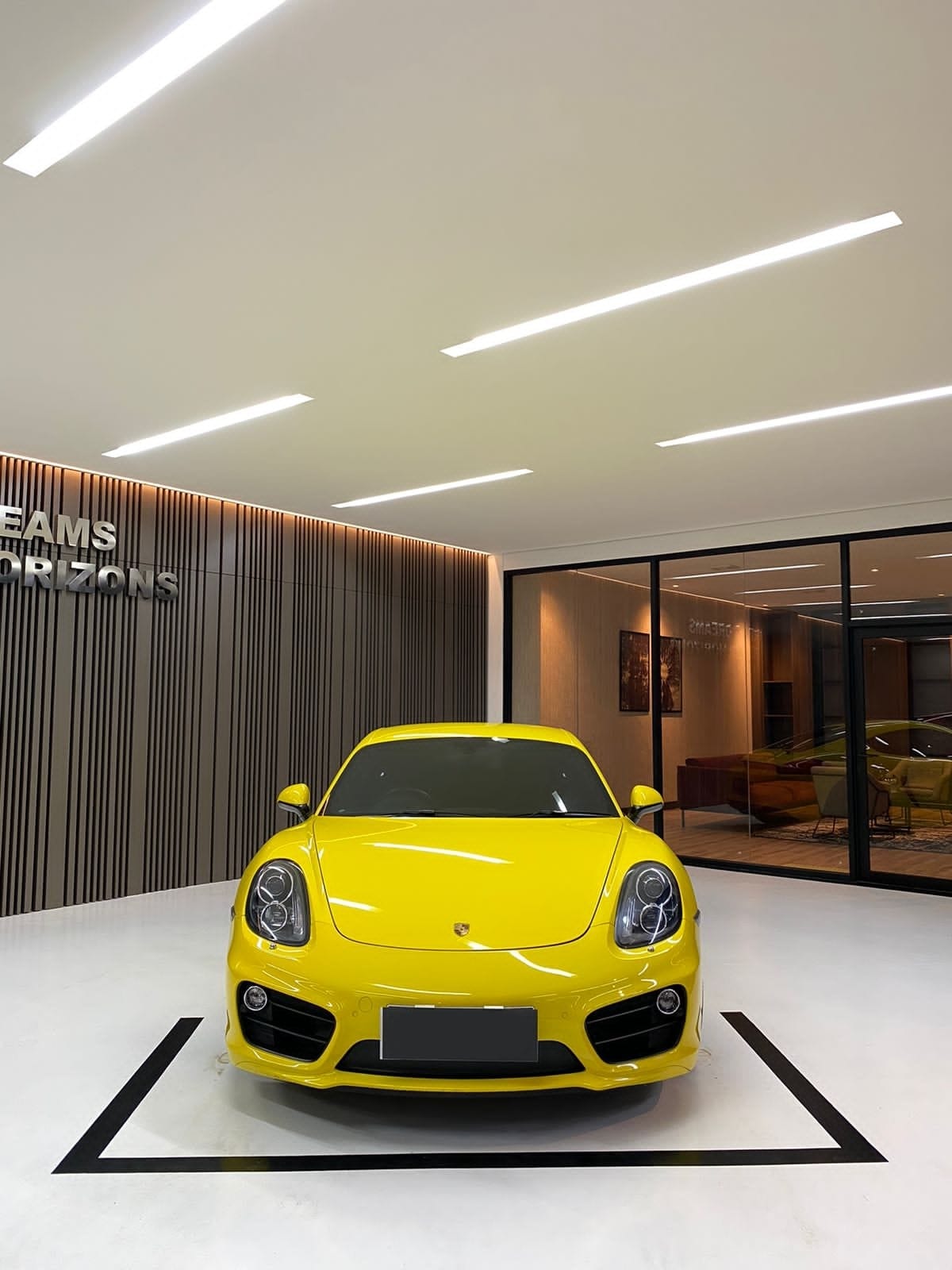 2015 Porsche Cayman 2.7 Coupe 2015 Porsche Cayman 2.7 Coupe