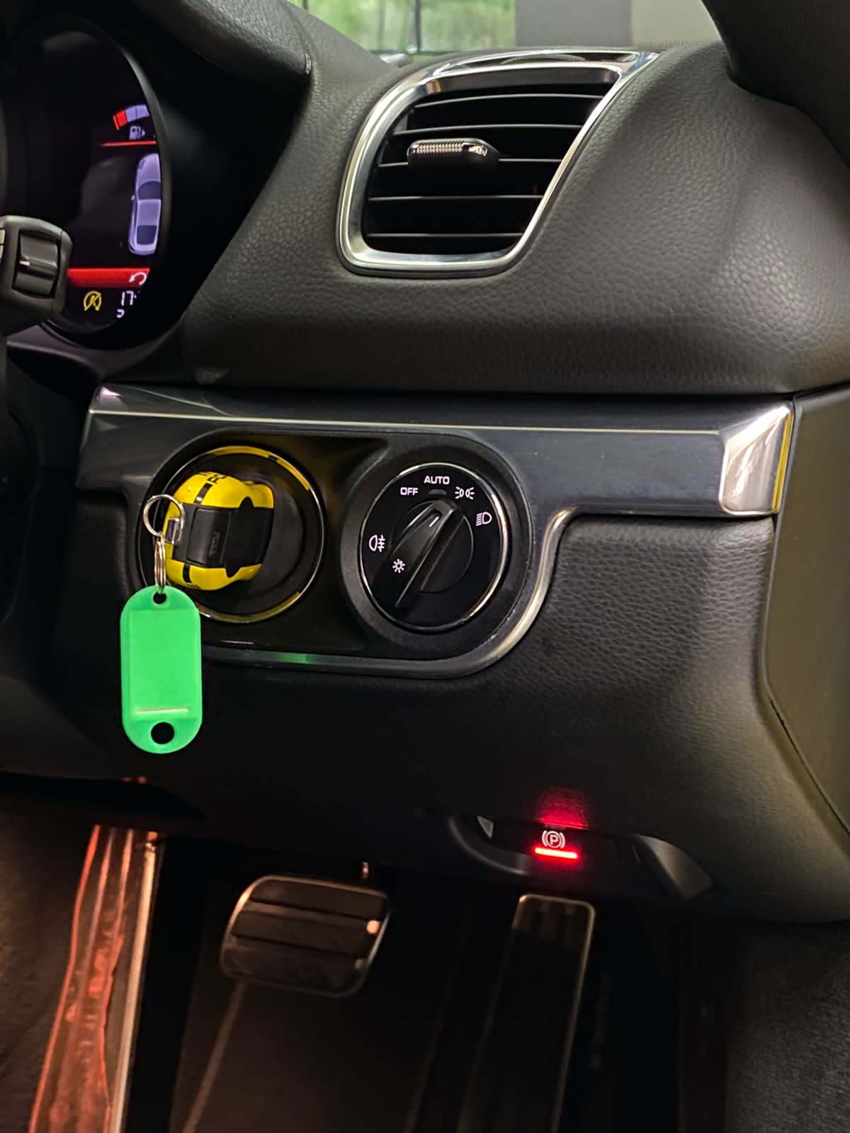 2015 Porsche Cayman 2.7 Coupe 2015 Porsche Cayman 2.7 Coupe