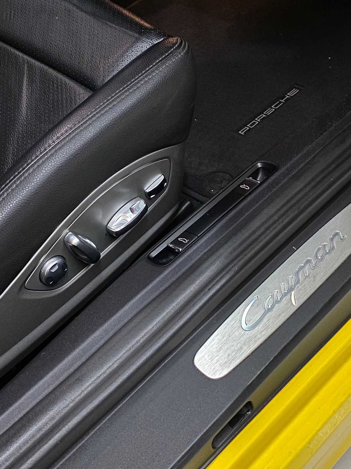 2015 Porsche Cayman 2.7 Coupe 2015 Porsche Cayman 2.7 Coupe