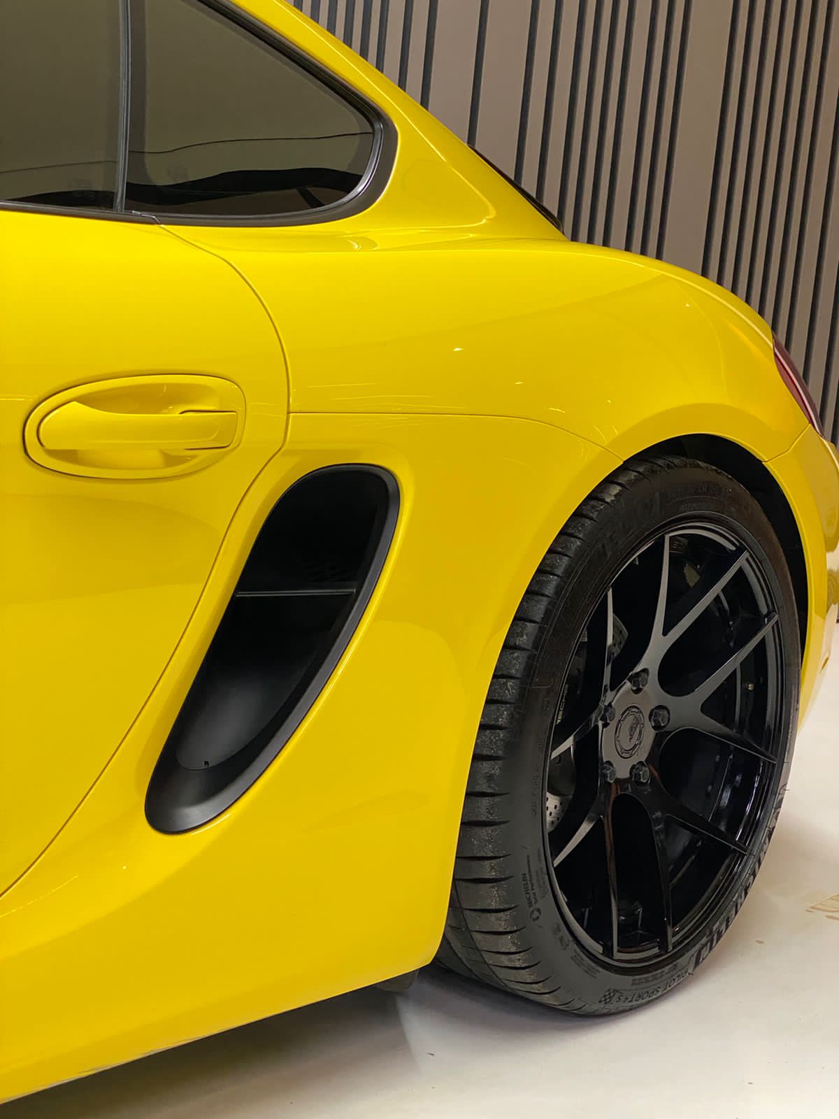 2015 Porsche Cayman 2.7 Coupe 2015 Porsche Cayman 2.7 Coupe