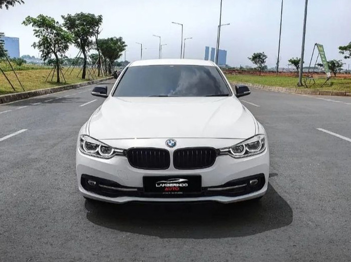 Second Hand 2016 BMW 3 Series Sedan Second Hand 2016 BMW 3 Series Sedan