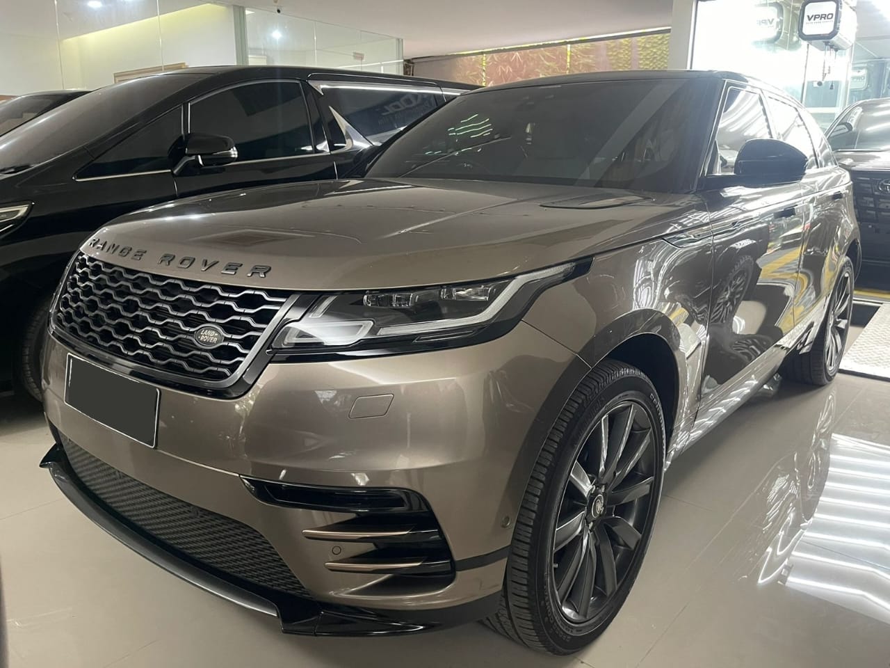 Second Hand 2018 Land Rover Range Rover Velar 2.0 R-Dynamic SE Second Hand 2018 Land Rover Range Rover Velar 2.0 R-Dynamic SE