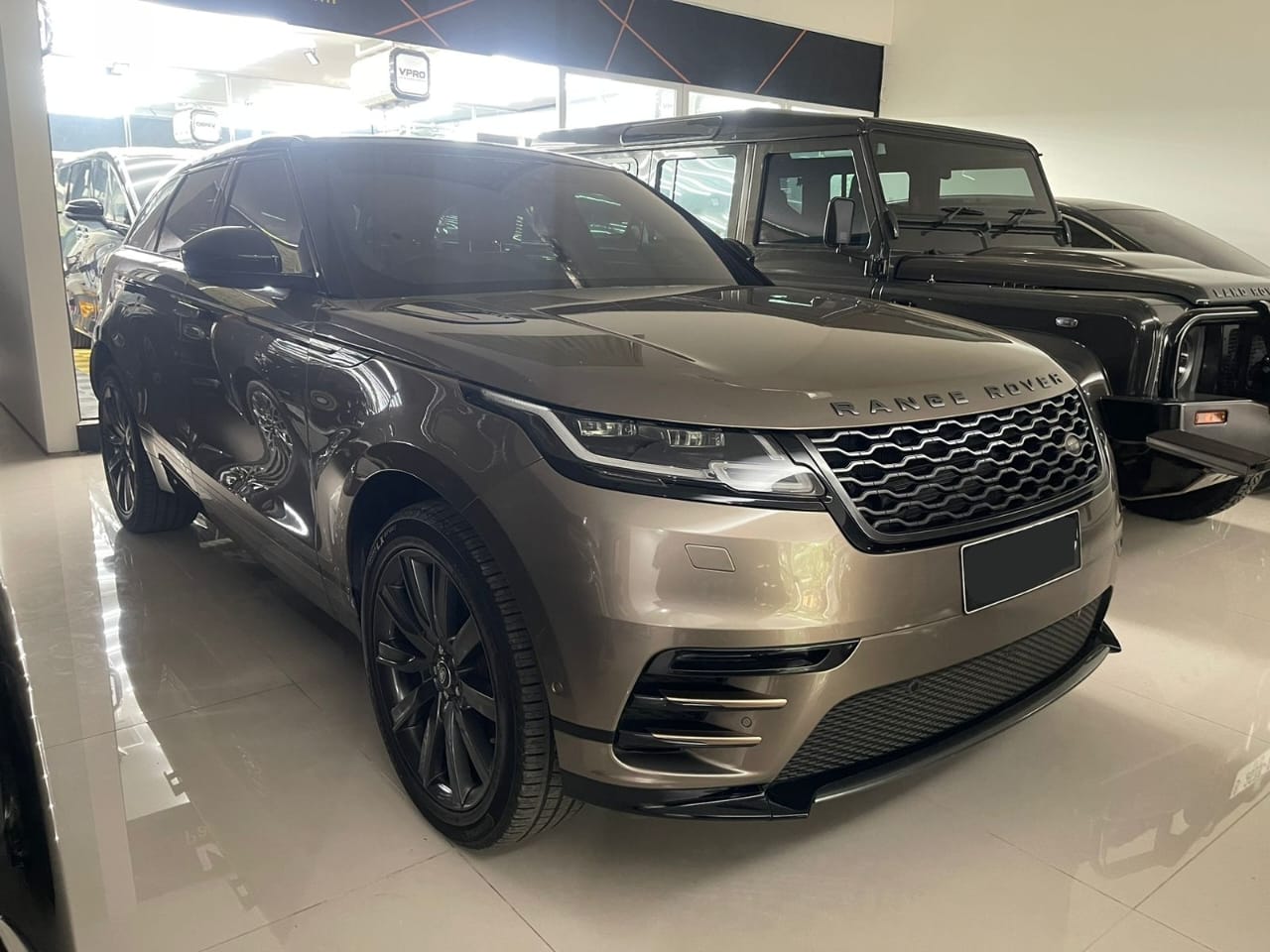 2018 Land Rover Range Rover Velar 2.0 R-Dynamic SE 2018 Land Rover Range Rover Velar 2.0 R-Dynamic SE