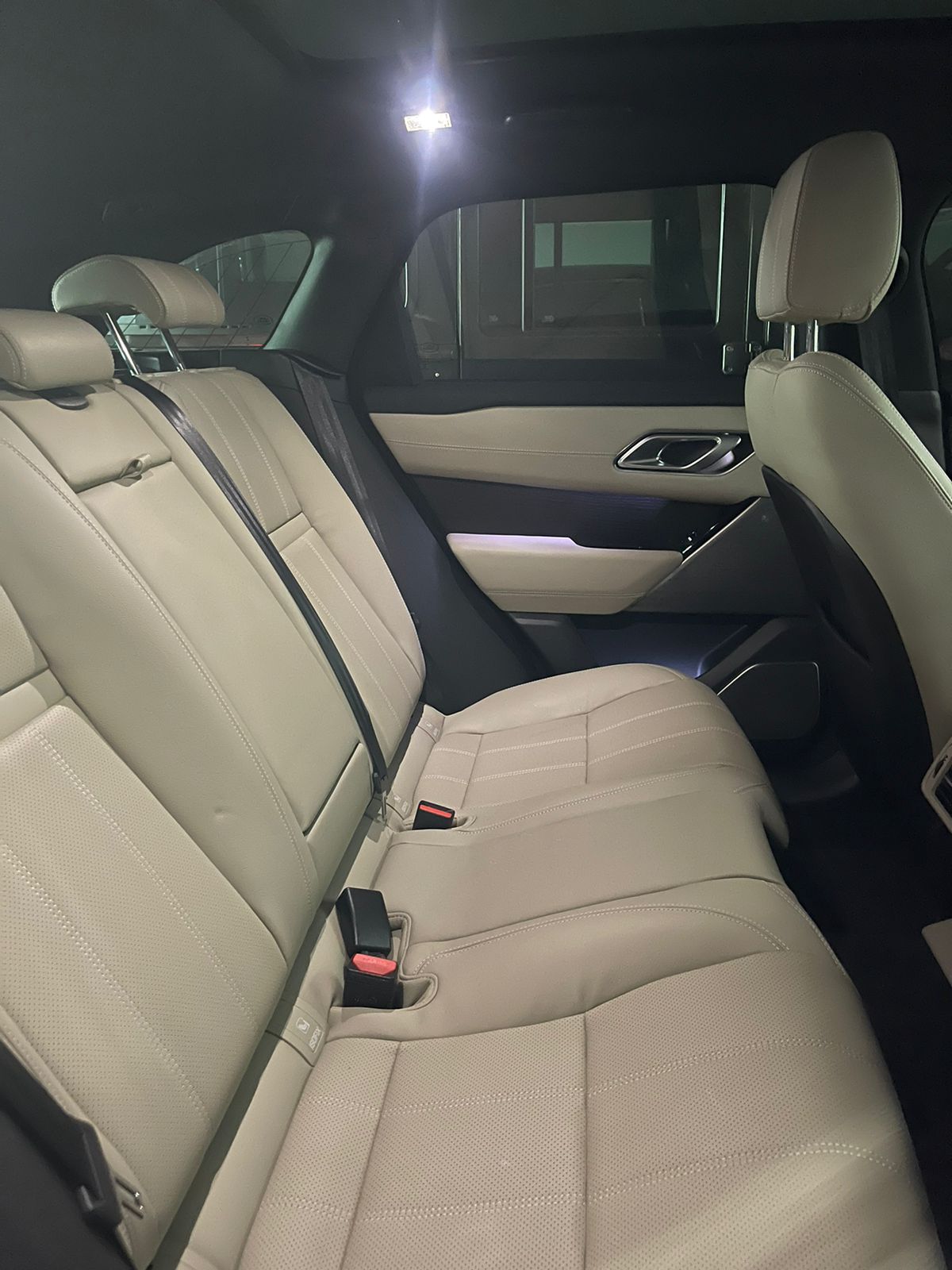 2018 Land Rover Range Rover Velar 2.0 R-Dynamic SE 2018 Land Rover Range Rover Velar 2.0 R-Dynamic SE