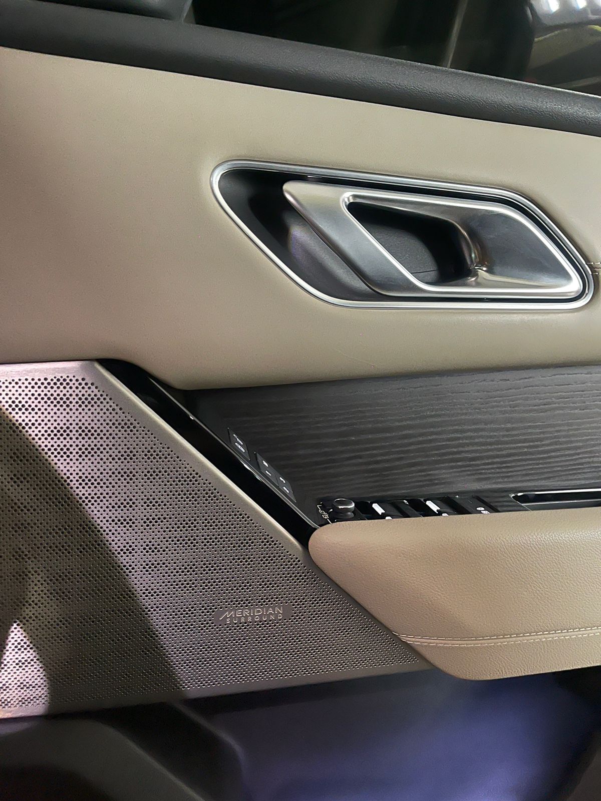 2018 Land Rover Range Rover Velar 2.0 R-Dynamic SE 2018 Land Rover Range Rover Velar 2.0 R-Dynamic SE