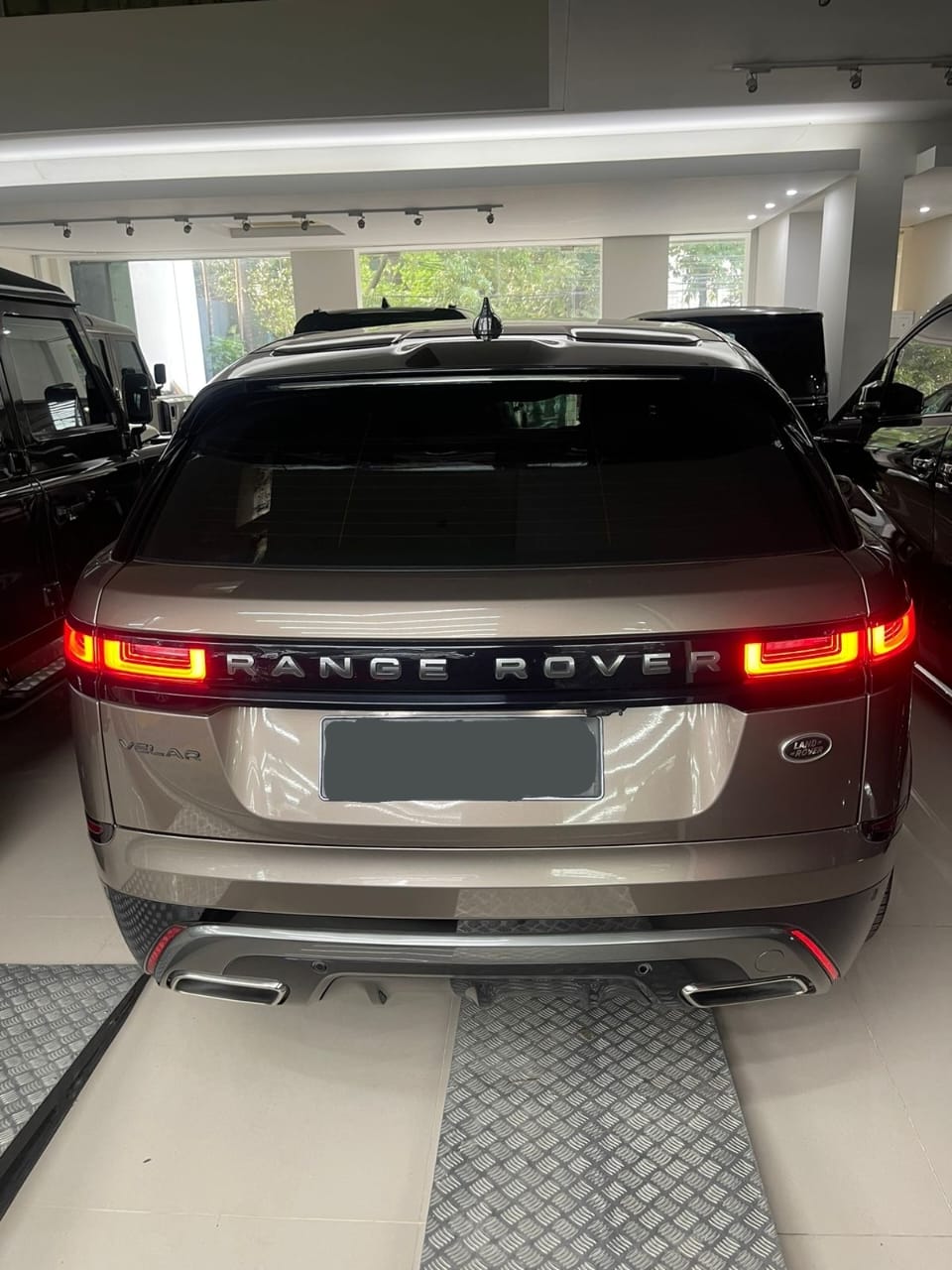 2018 Land Rover Range Rover Velar 2.0 R-Dynamic SE 2018 Land Rover Range Rover Velar 2.0 R-Dynamic SE