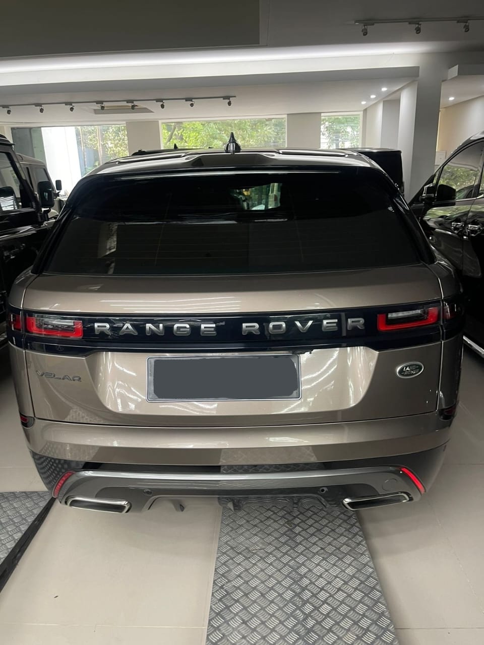 2018 Land Rover Range Rover Velar 2.0 R-Dynamic SE 2018 Land Rover Range Rover Velar 2.0 R-Dynamic SE