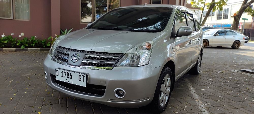 Old 2010 Nissan Grand Livina 1.5 Ultimate AT 1.5 Ultimate AT